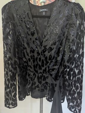 $30 Express Size M Metallic Leopard Velvet Burnout Wrap Top EUC